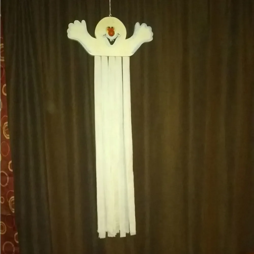 N/A wooden ghost
